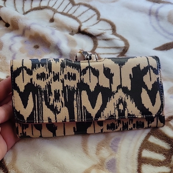 Cream and Black Wallet with Abstract Pattern - Picture 3 of 8